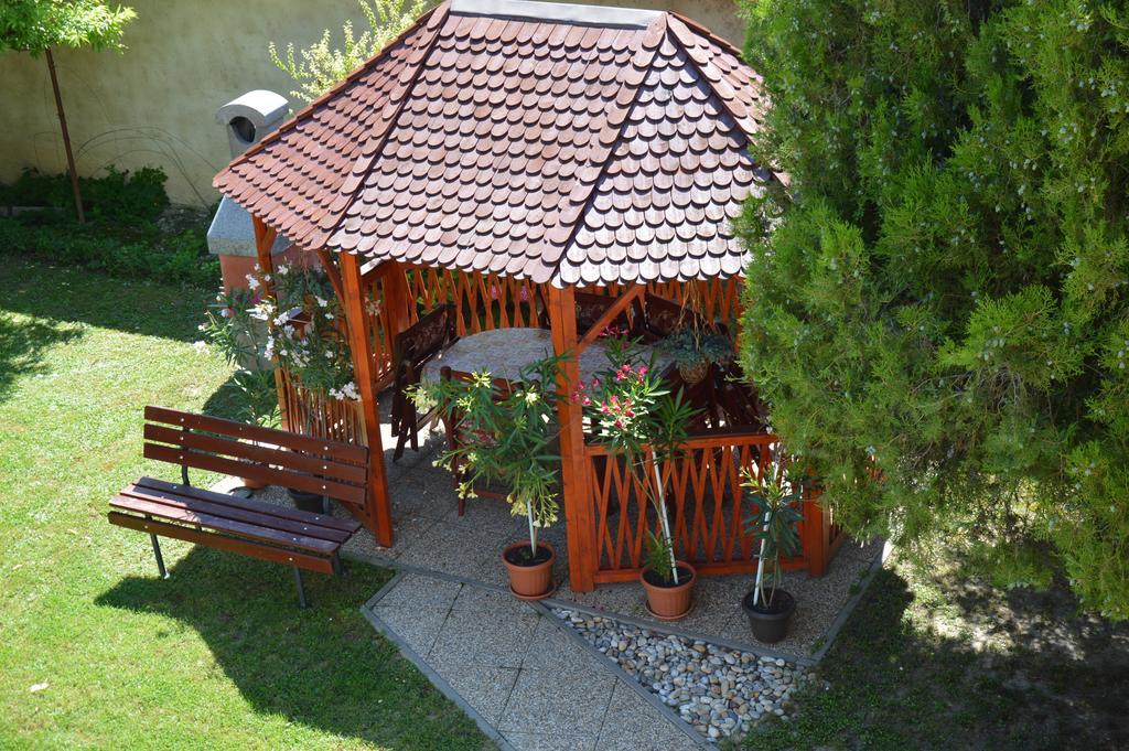 Apartman Aniko Vendeghaz 哈卡尼 客房 照片